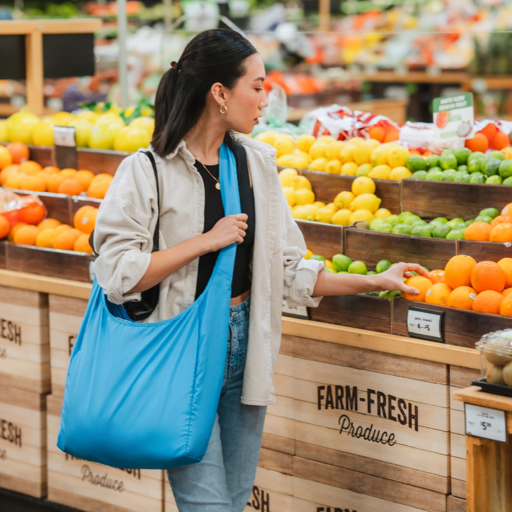 ChicoBag Flaschenschlinge RePETe+Refine – Verstellbarer Träger Für Wasserflaschen, Recycelt, Mit Fronttasche & Reflektierenden Details